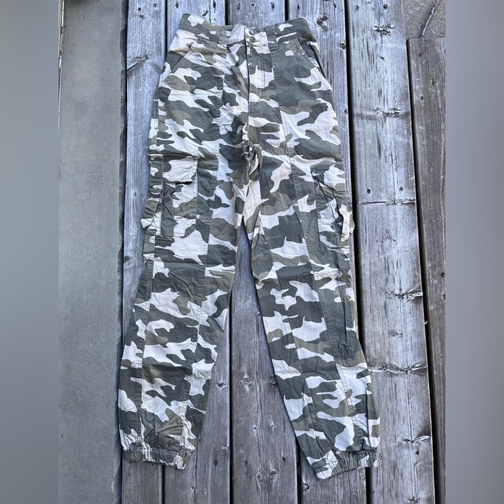 Garage Camo Cargo Pants Size XS Like New